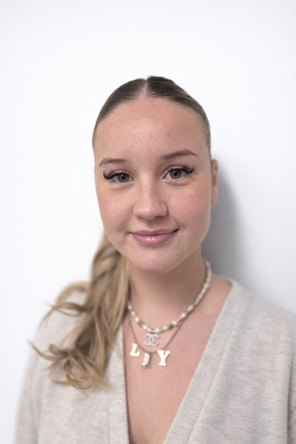 Lily McQuiggan, Sales Negotiator